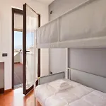 Casa Azzurra-Comodo Appartamento In Villa