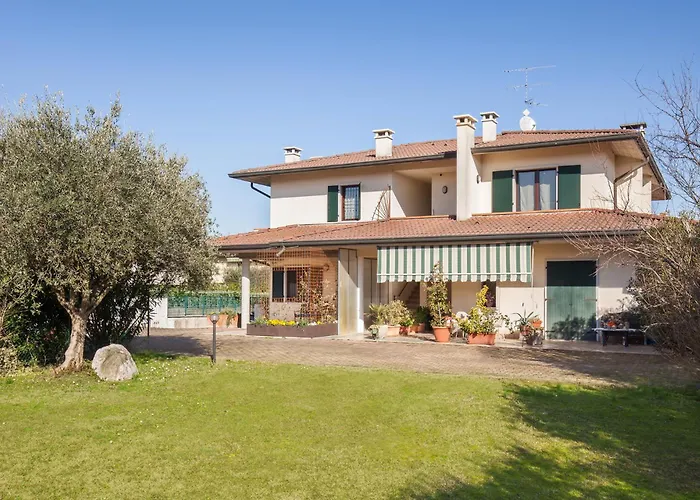 Casa Azzurra-Comodo Appartamento In Villa